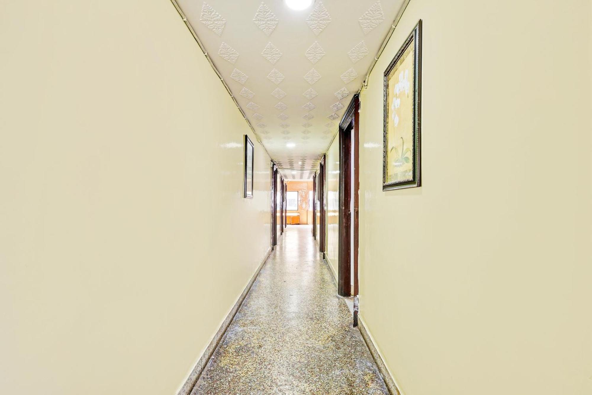 Super Hotel O Besant Road Vijayawāda Exterior foto